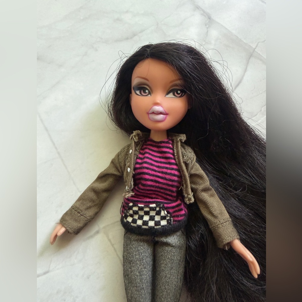 BRATZ DOLL - Picture 2 of 6